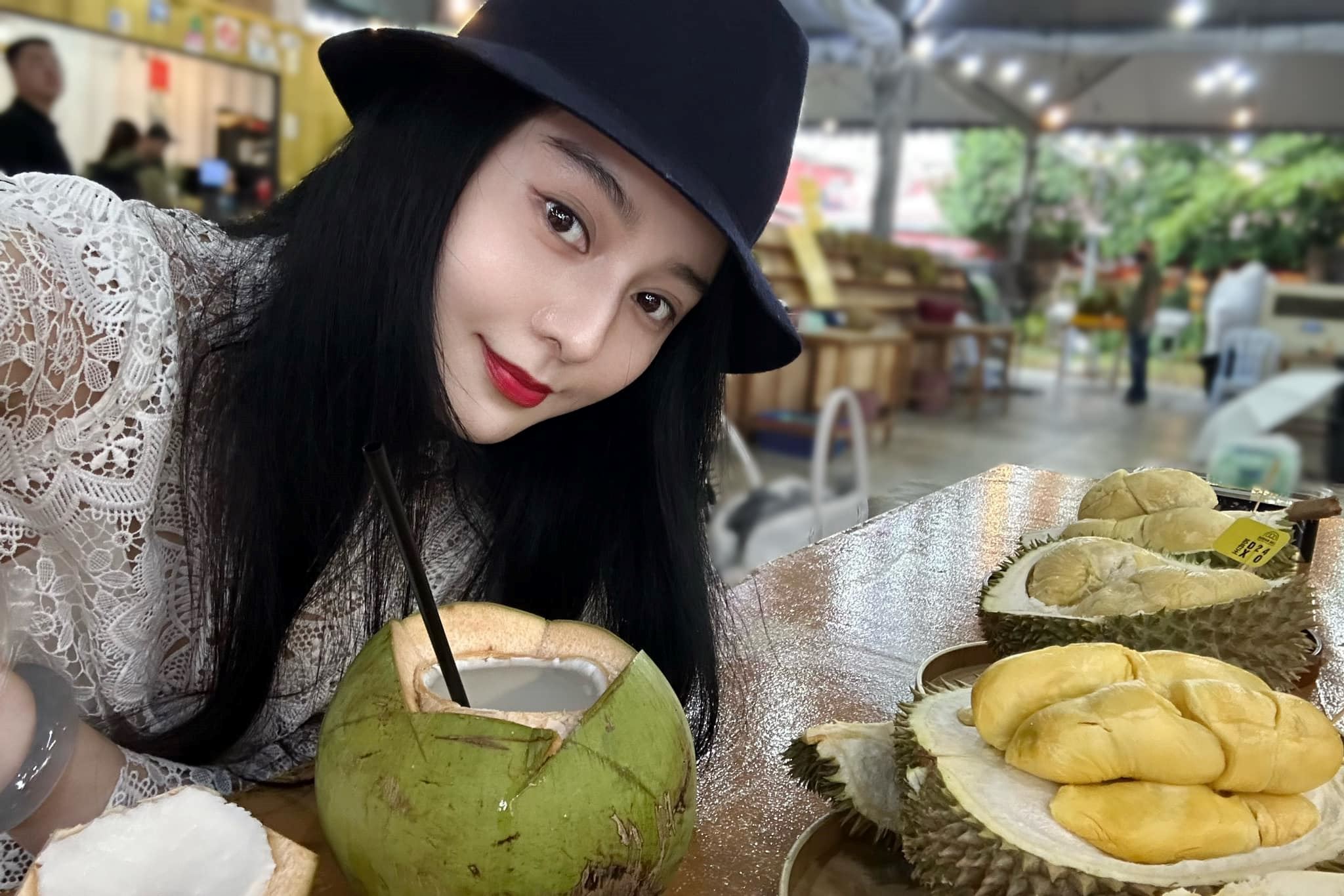 范冰冰来马吃榴莲❗大赞是榴莲爱好者的天堂💕