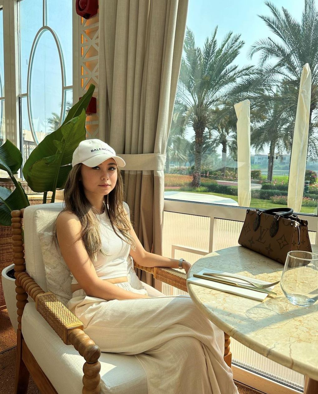 “jangan tanya soalan macam orang tak sekolah, penat nak jawab!” – intan najuwa