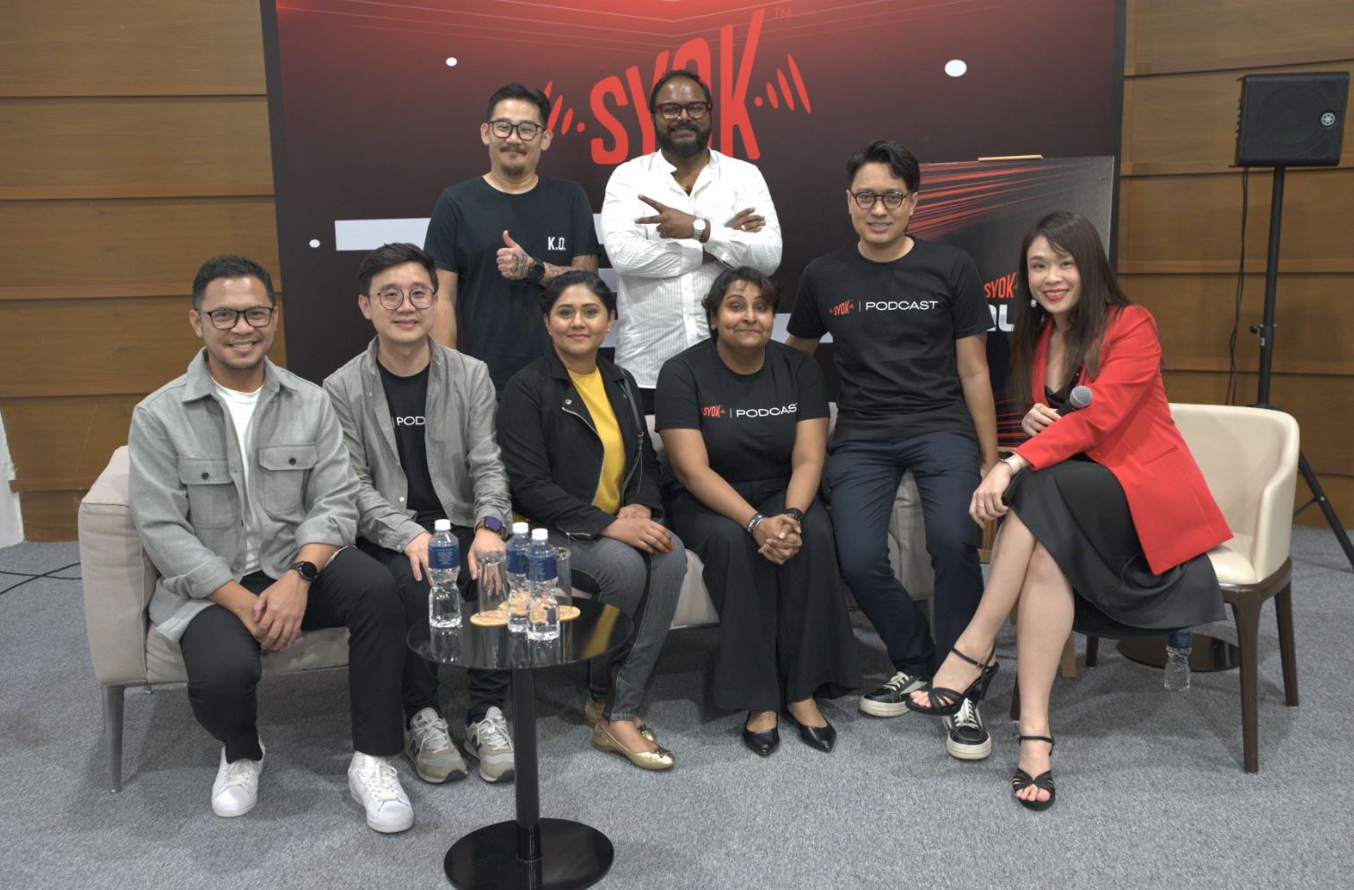 penggiat podcast di malaysia terima pengiktirafan pada malam ‘anugerah podcast syok 2023’. tahniah!