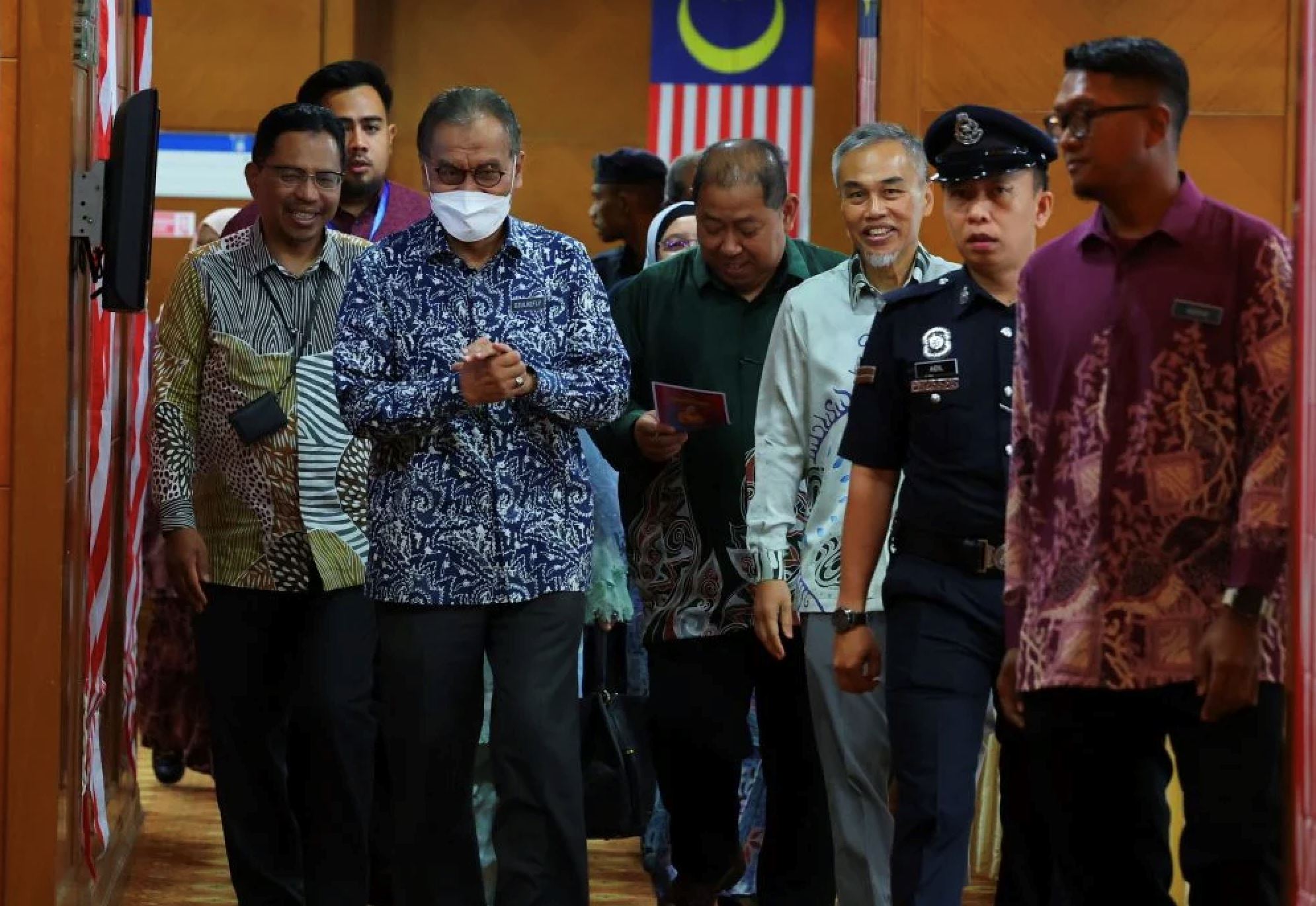 大马新冠疫情升温！卫长：或重启强制戴口罩！