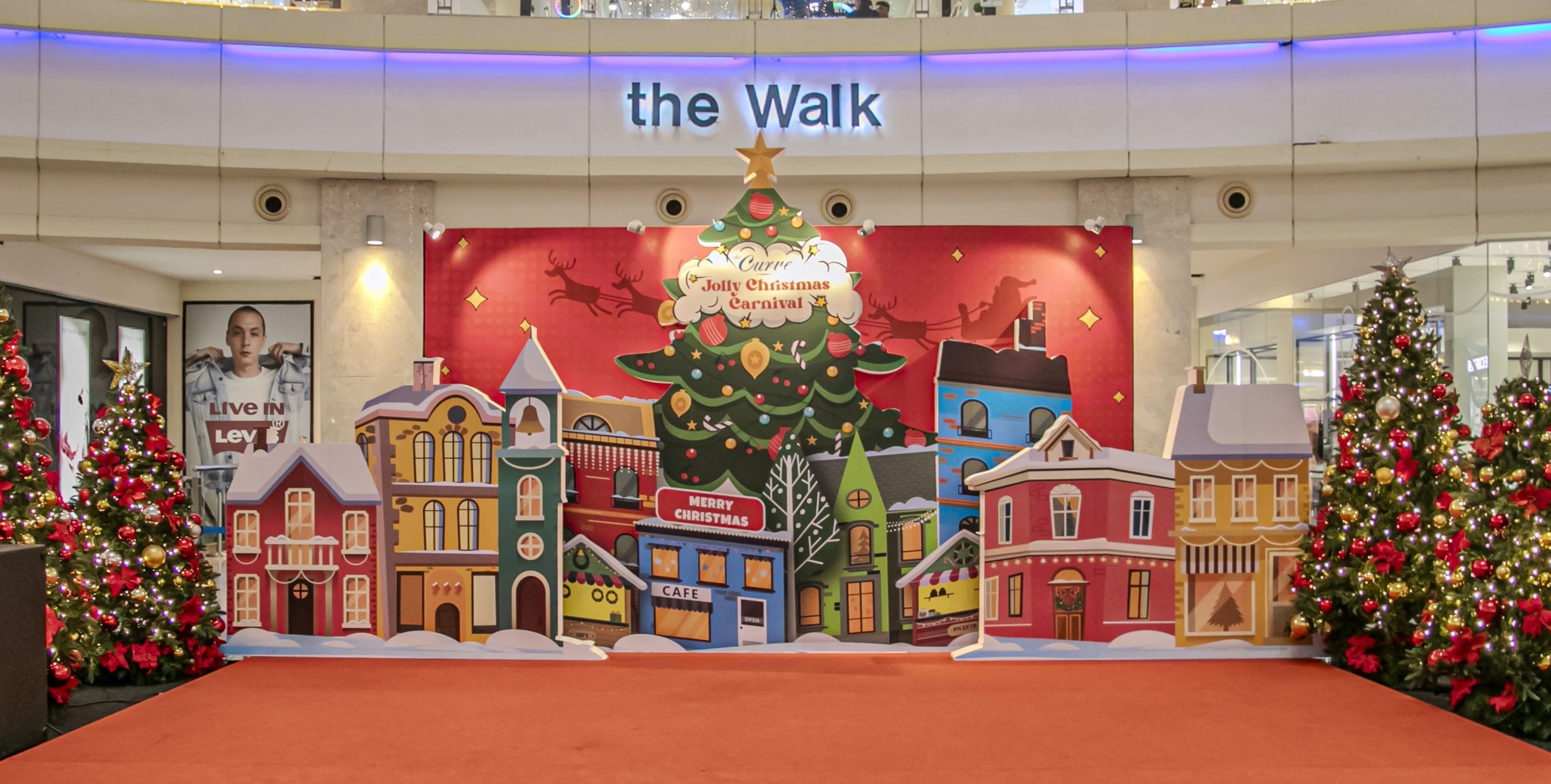 the curve lights up the season of festive wonder!