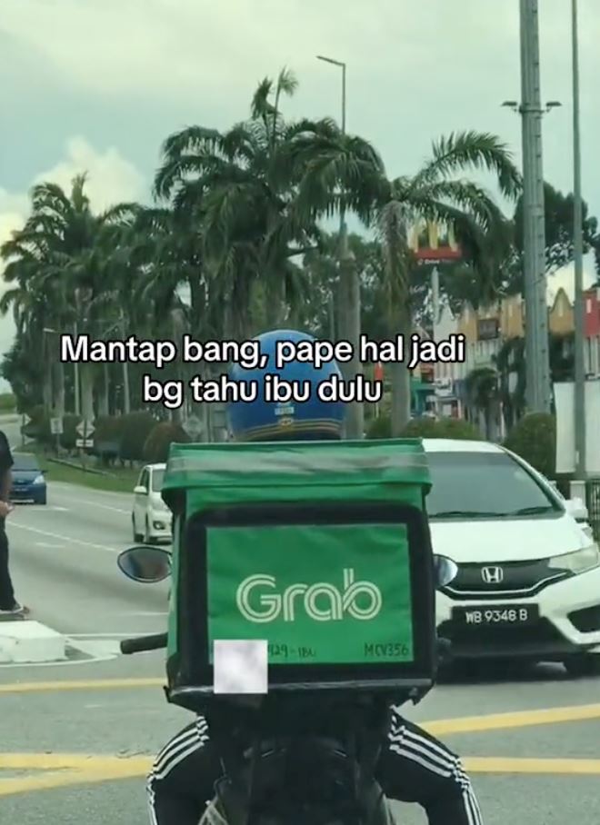  delivery rider writes mother's phone number on bag “in case something happens,” m’sians touched!