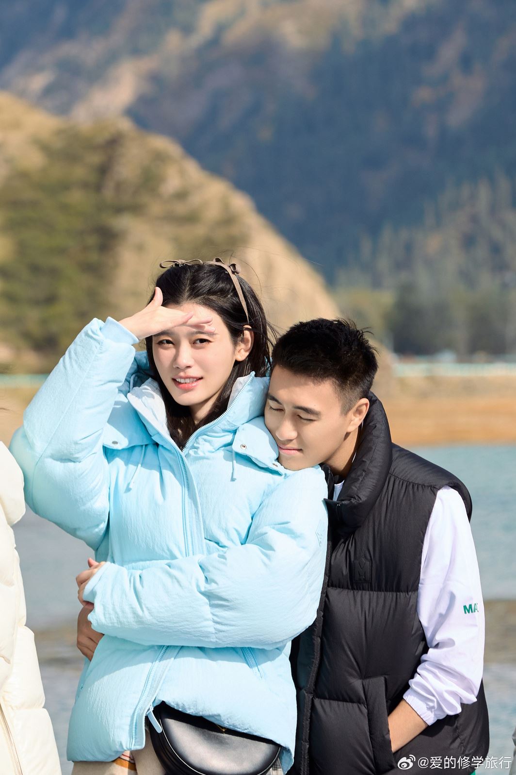 📺奚梦瑶在《爱的修学旅行》谈走秀跌倒事件❗称爱能让你变得坚强重新站起来💗