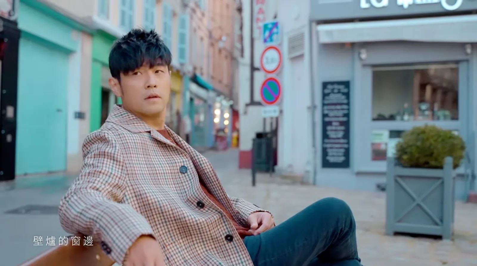 周杰伦携新歌回归❗《圣诞星》让你在这个圣诞节不孤单🎄