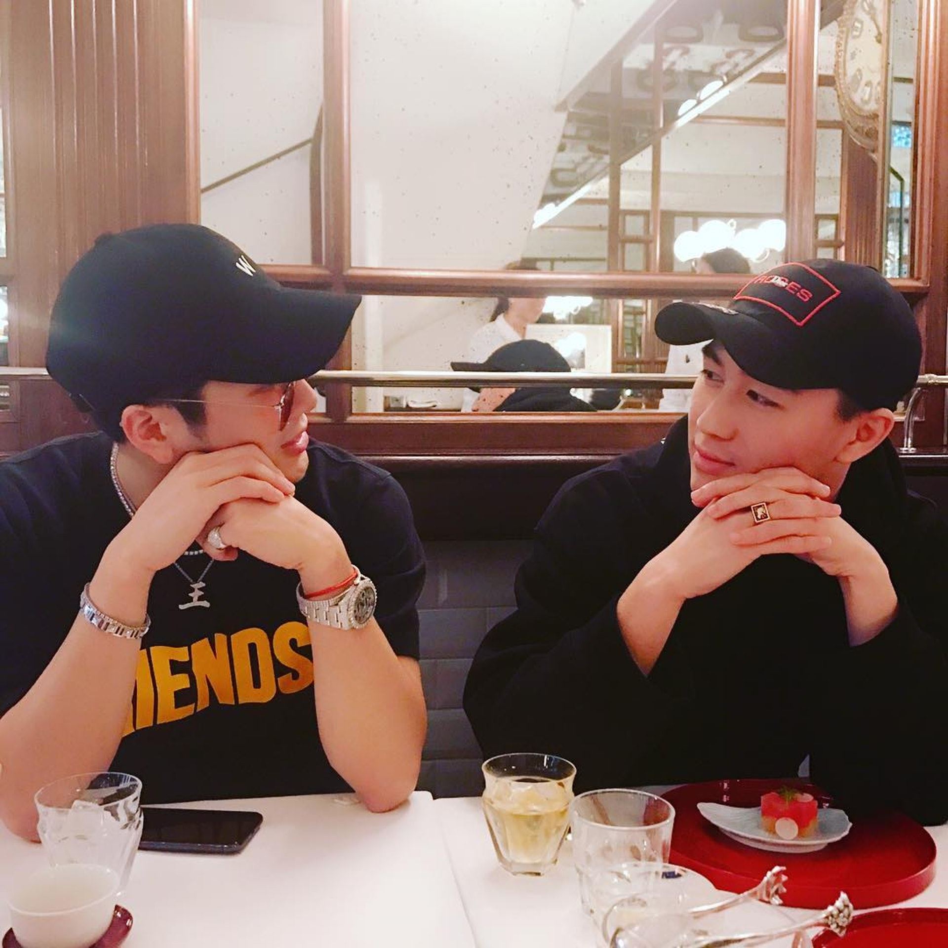 为王嘉尔正直点赞👍听到何猷君想和奚梦瑶离婚直接开怼🔥