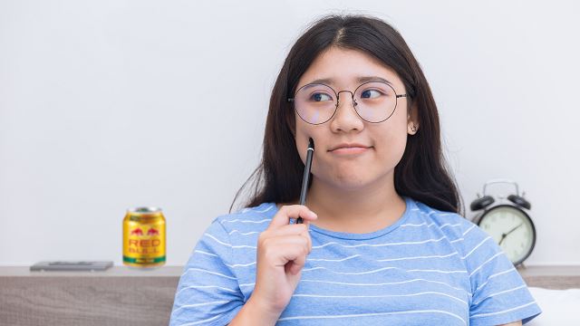 girl-pencil-redbull-phone-clock-640x360.png