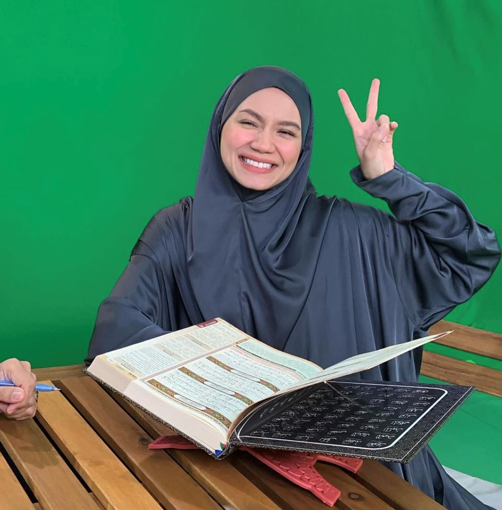 pakai hoodie nampak leher, “saya manusia biasa yang tak sempurna,” – aprena manrose