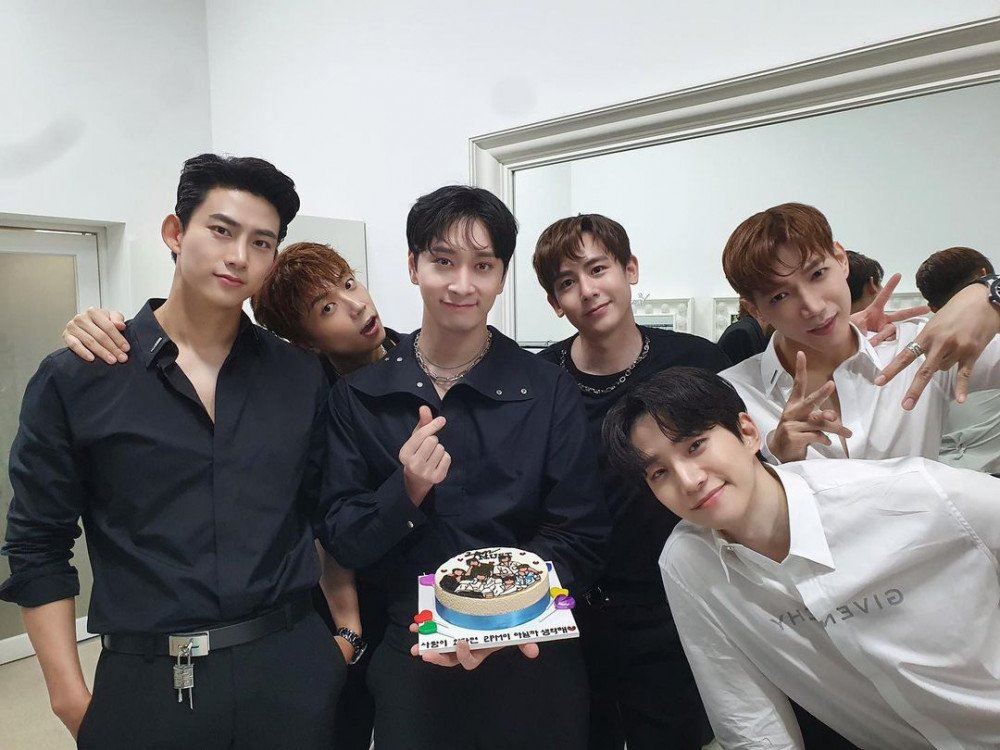 south korean boyband 2pm is reportedly planning a summer concert with all six members!