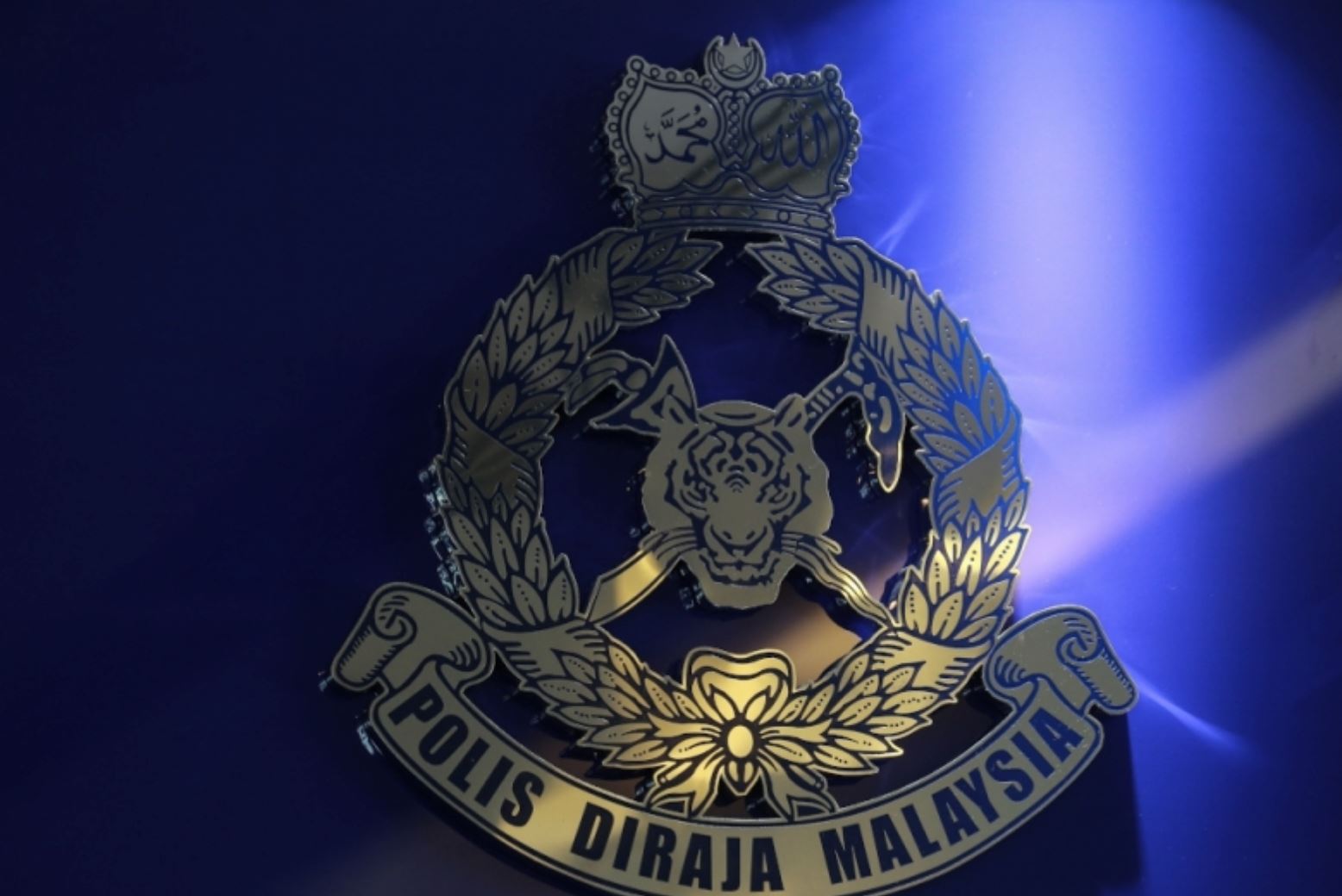 police arrests seven individuals for allegedly throwing glass bottle from high-rise building in kl