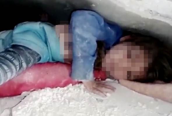 “selamatkan saya dan adik, saya rela jadi hamba,” video mangsa gempa bumi undang sayu