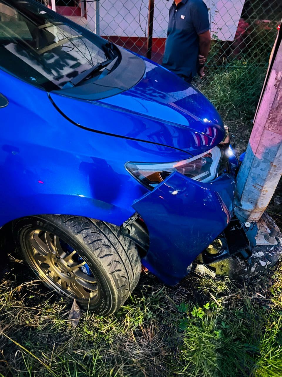 driver crashes into streetlight while avoiding car making illegal u-turn, sparks debate who was actually in the wrong