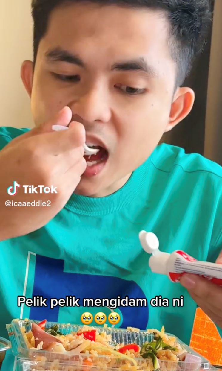 tajul dirakam makan nasi goreng dengan ubat gigi, peminat terkejut!