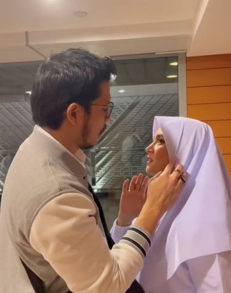 gelagat fattah amin tolong pin tudung fazura buat ramai terhibur