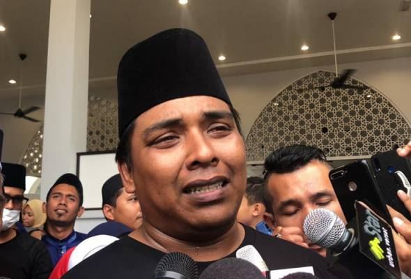 “ada ke dia tanya bil api, air selama tiga tahun kita jaga rumah?,” – ali puteh