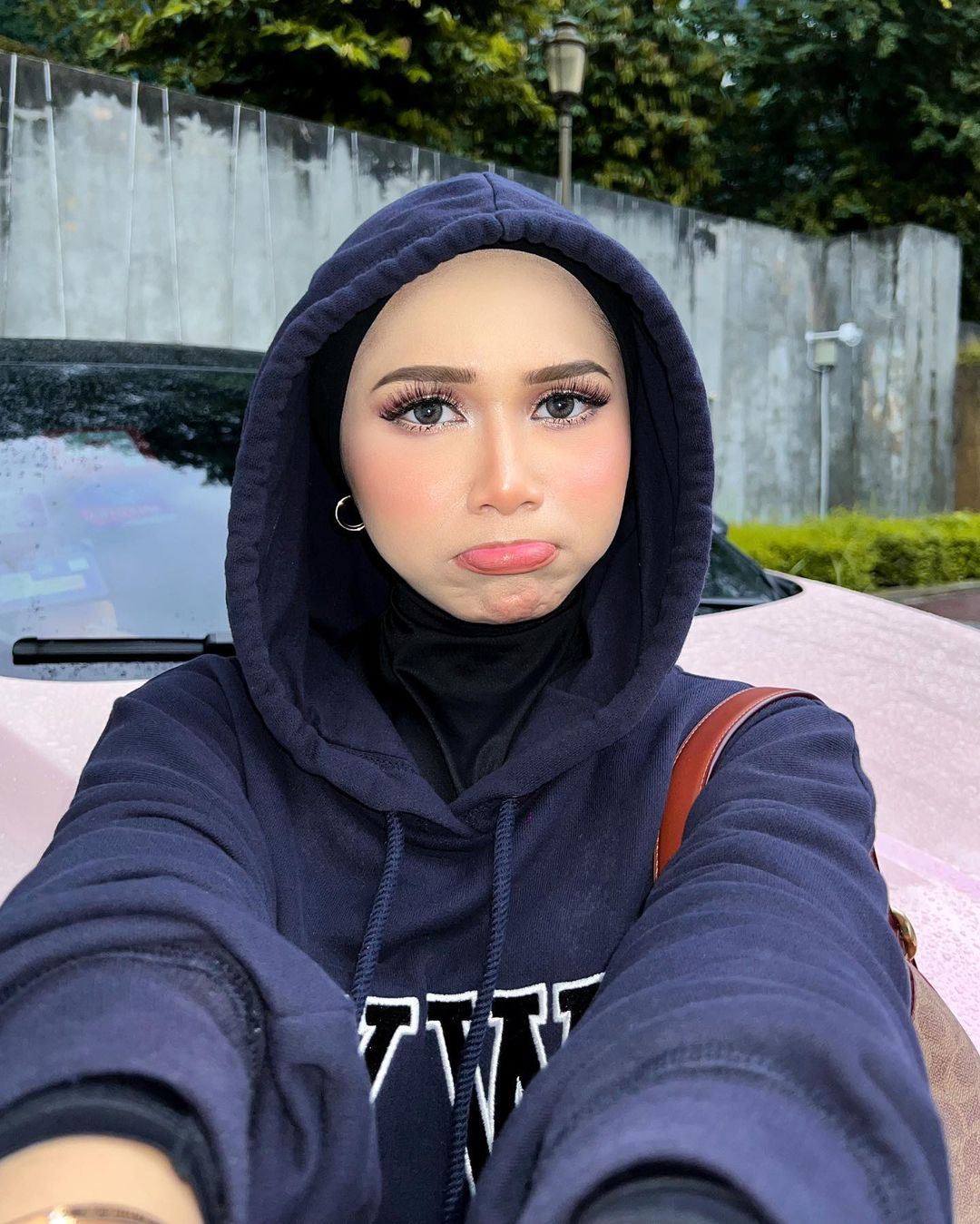 iman troye akui dirinya masih single, “kalau berminat, jangan segan silu untuk..”