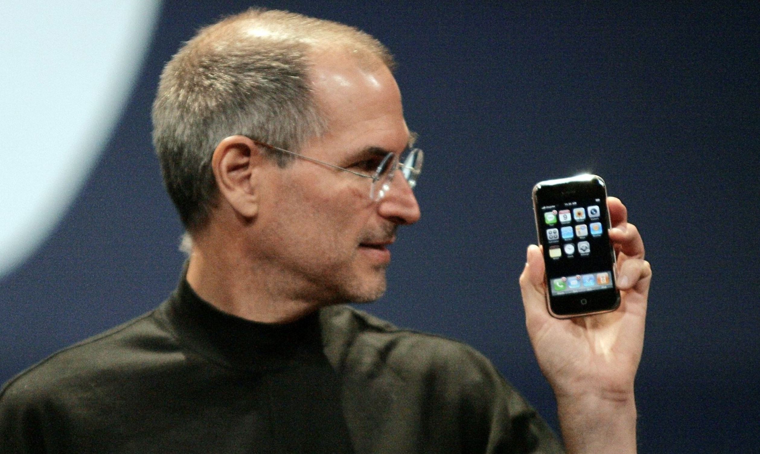 woman was gifted an original iphone in 2007 but never used it, just sold for rm279,373