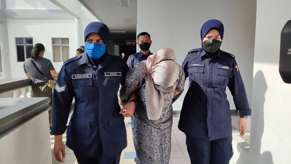 wanita hamil mengidam rompak kedai emas didakwa di mahkamah melaka