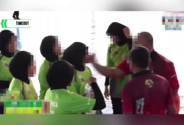 nasib jurulatih bola tampar menampar pemain diketahui rabu [video]