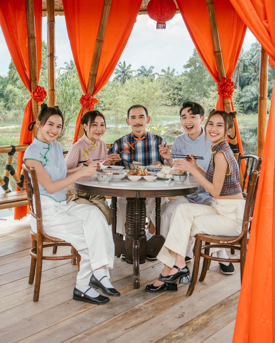 🧨【影片】jestinna kuan、mskuan、perry k兔年新年歌来咯❗️「一起兔two兔」🐰