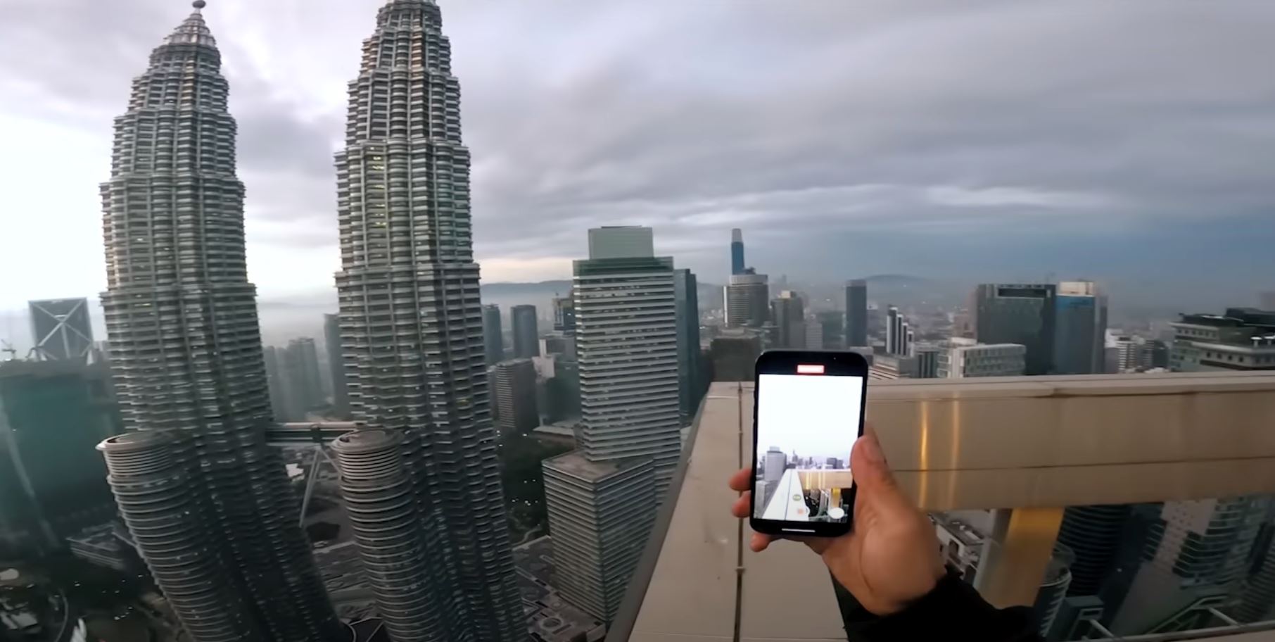 pelancong dari amerika syarikat pula curi panjat merdeka 118!