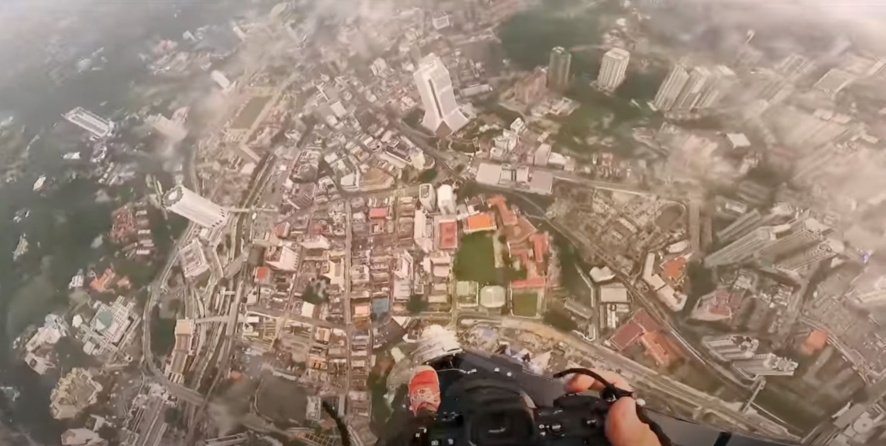 pelancong dari amerika syarikat pula curi panjat merdeka 118!