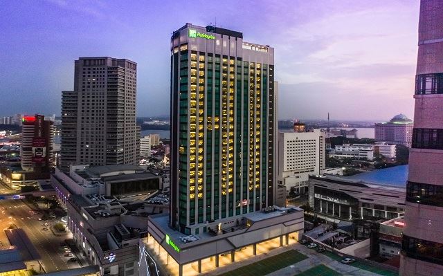 hotel lokasi strategik pusat bandar