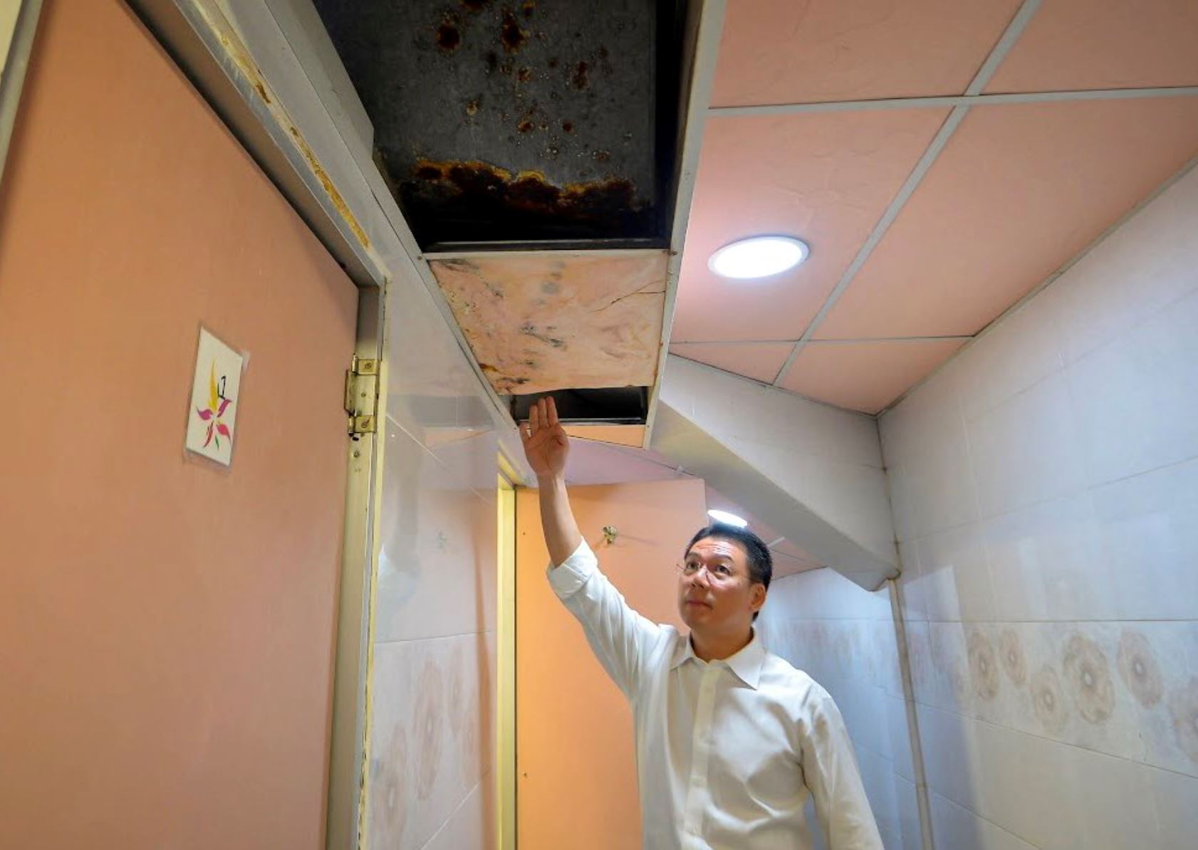 local government hands out ‘toilet of the year’ award to tackle dirty public bathrooms in malaysia