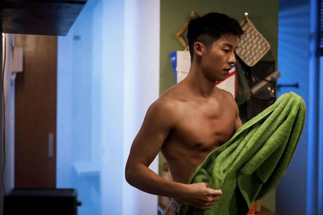 许光汉新电影全裸上阵！和gay冥婚超爆笑！