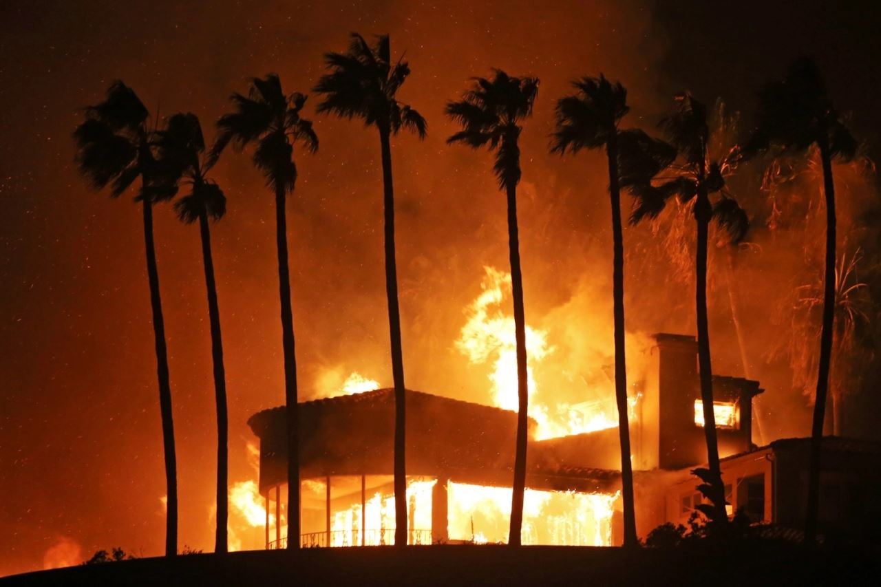 peminat spekulasi lagu baru miley cyrus jawab balas lagu lama bruno mars 