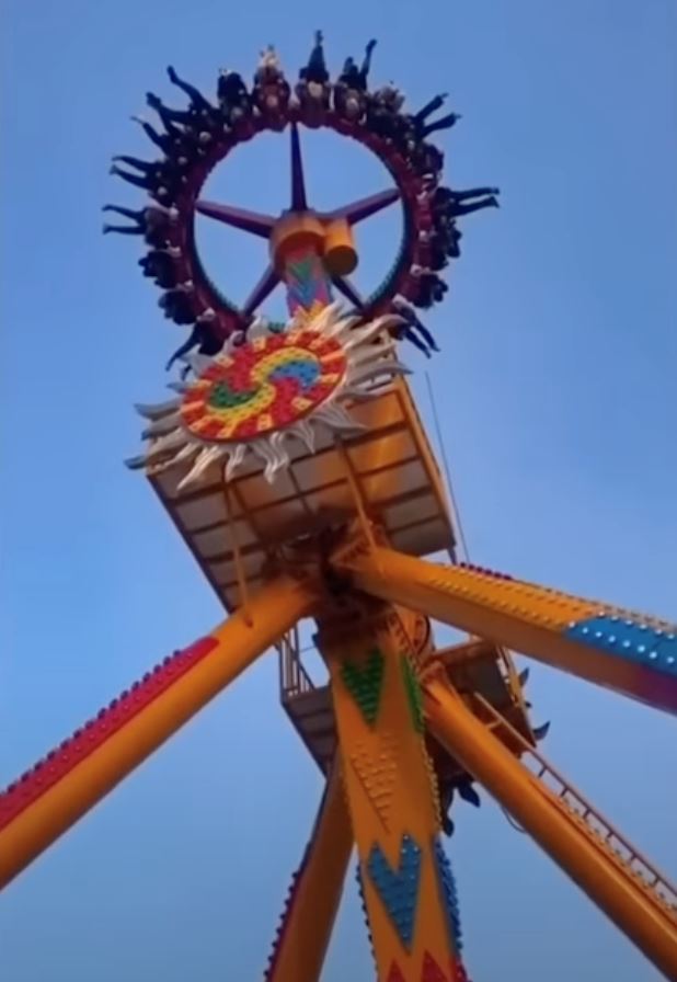 video pengunjung tergantung terbalik 10 minit lepas fun fair tiba-tiba berhenti tular
