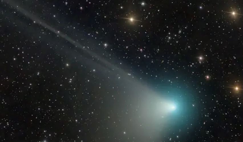 rare green comet approaches earth for the first time in 50,000 years & will be visible in malaysia!