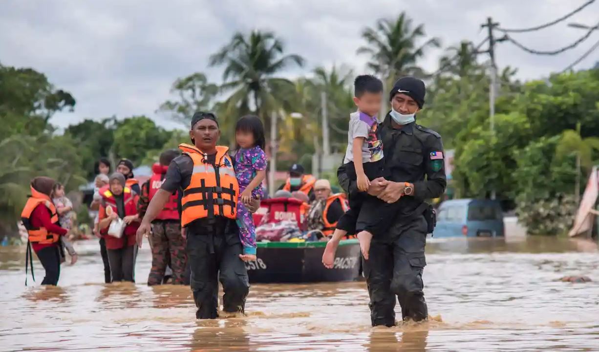 number of flood evacuees in johor increased to 2,912 as situation worsens