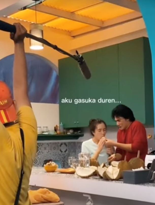 beby tsabina menangis akibat kena paksa makan durian [video]