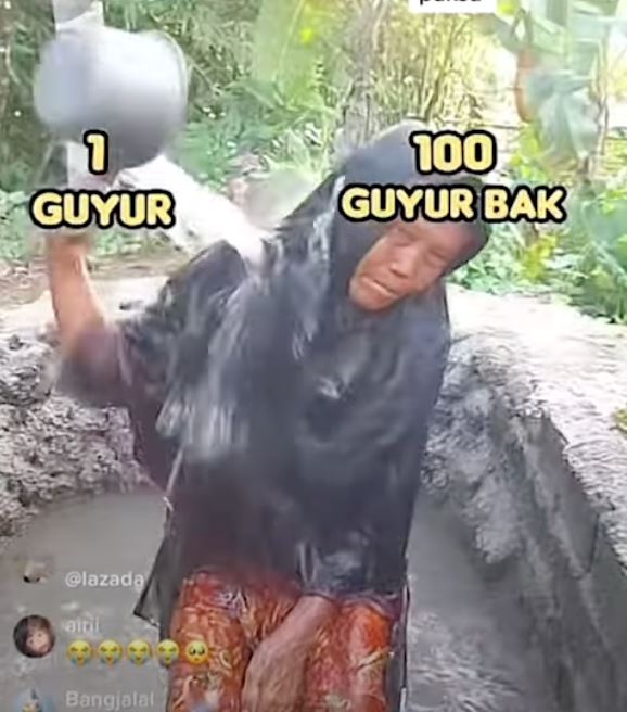 demi mengemis wang nenek sanggup mandi lumpur, namun tiktok padam video!