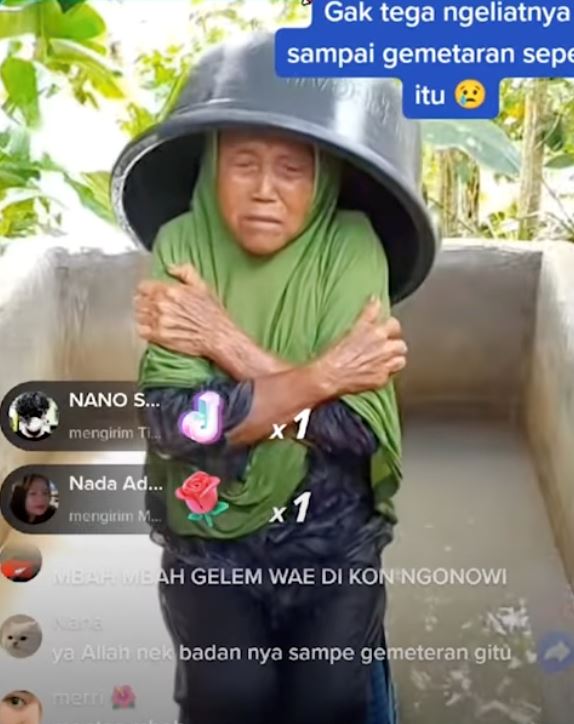 demi mengemis wang nenek sanggup mandi lumpur, namun tiktok padam video!