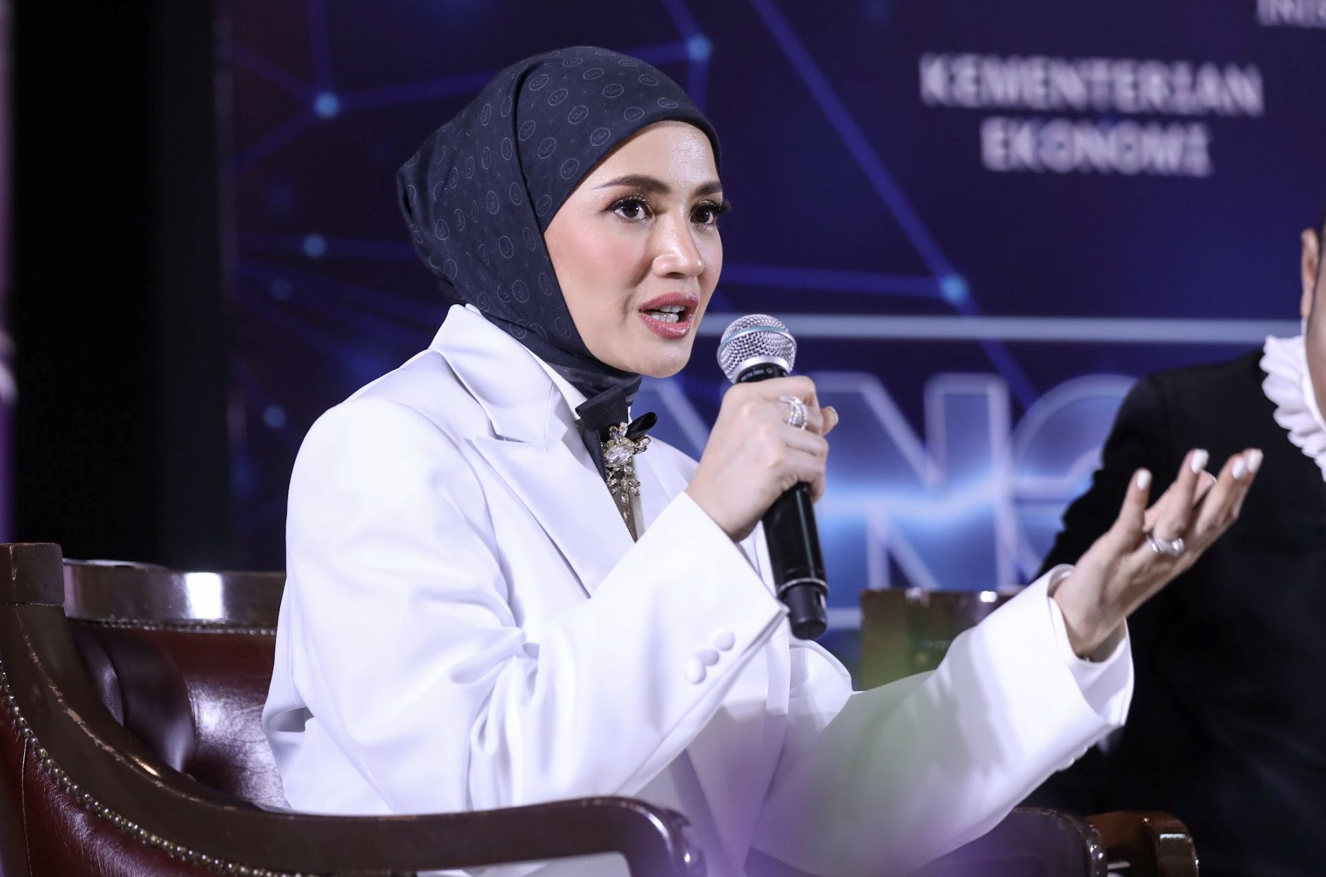 “saya pun kasihan lihat fatimah seorang diri,” fazura tak tolak andai ada rezeki anak kedua