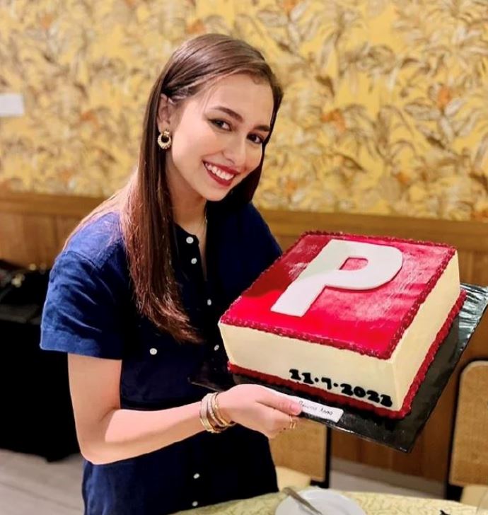 anna jobling syukur berjaya dapat lesen memandu, siap potong kek raikan kejayaan