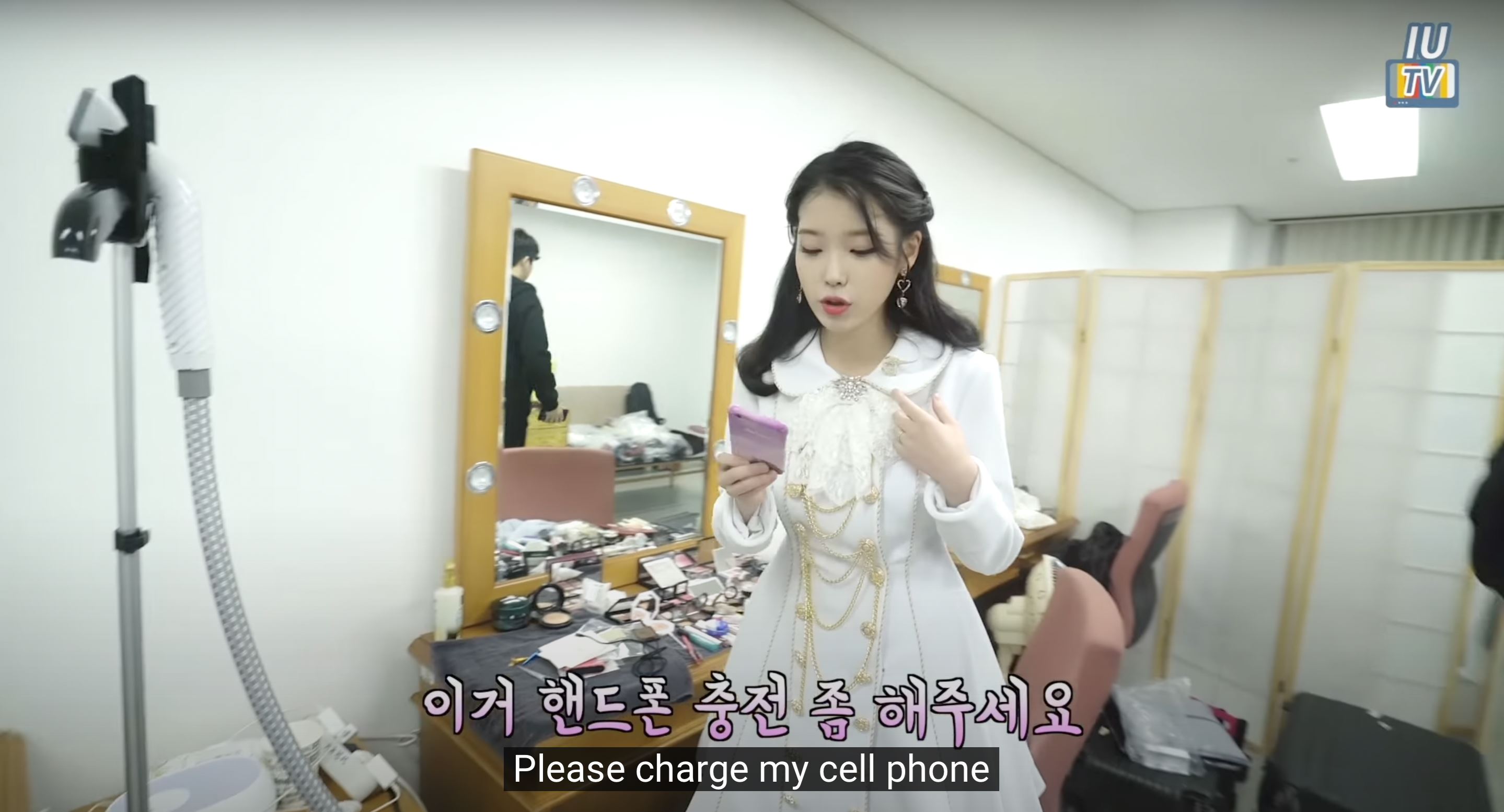 韩国国民妹妹iu自曝【充电强迫症】❗你有没有同款强迫症🤭