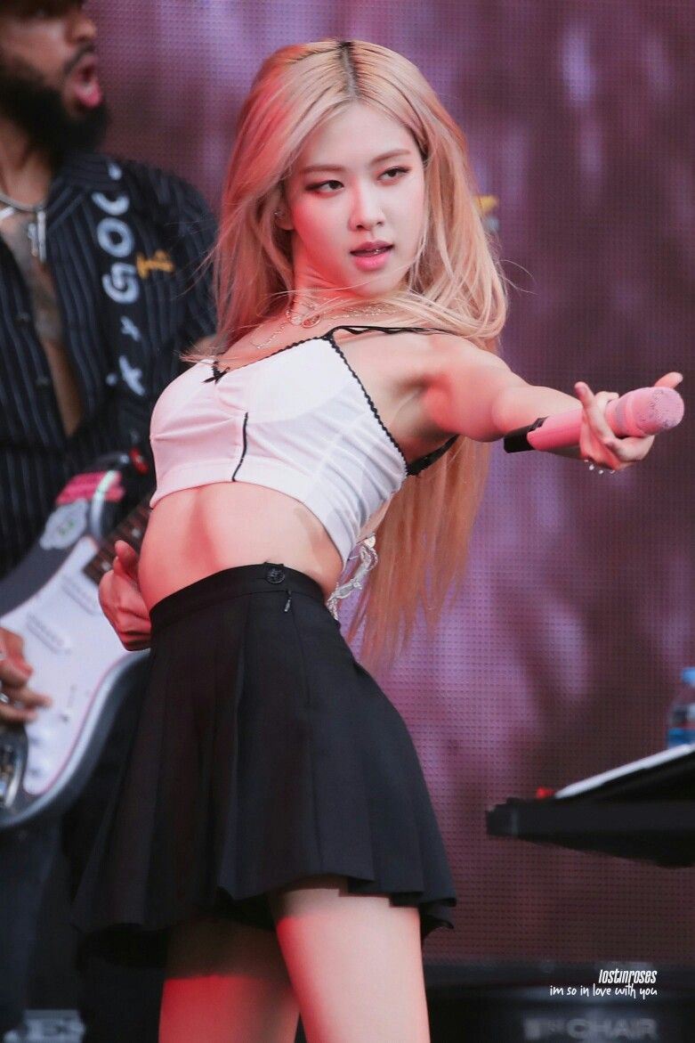 rosé真实身材曝光！瘦到“肋骨突出”超惊人！