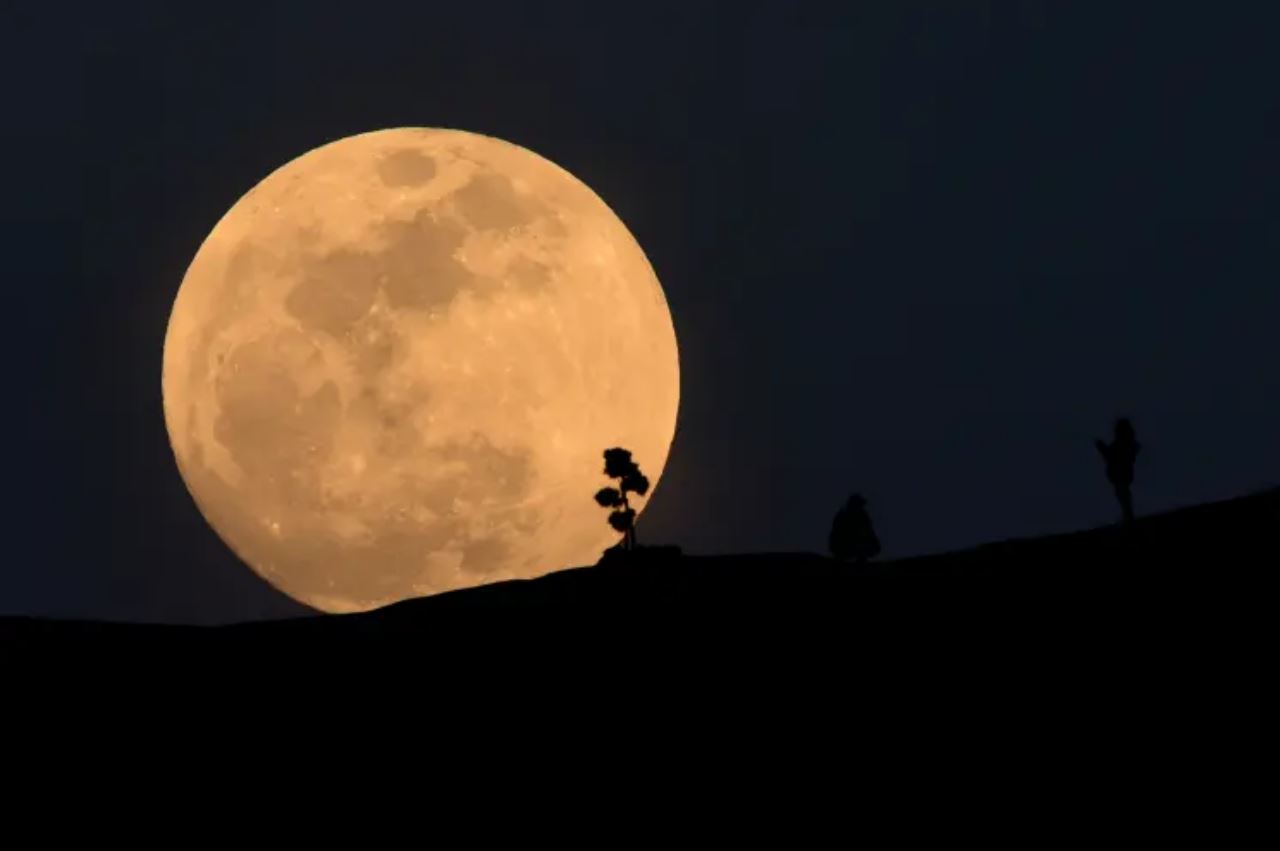 fenomena “supermoon” dan “bulan biru” bakal terjadi pada bulan ogos