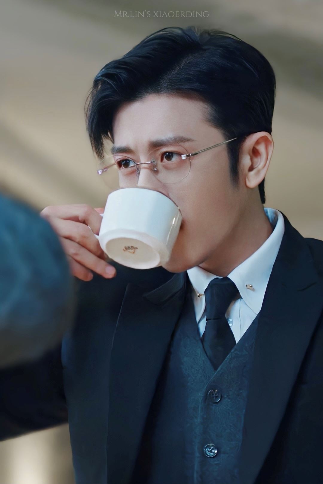 叔叔们鲨疯啦❗穿西装的他们也太帅了吧🙈