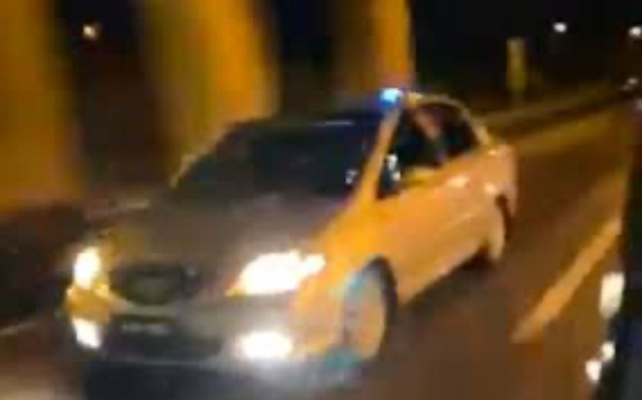 tiga lelaki menyamar polis, kejar kereta atas highway plus di johor