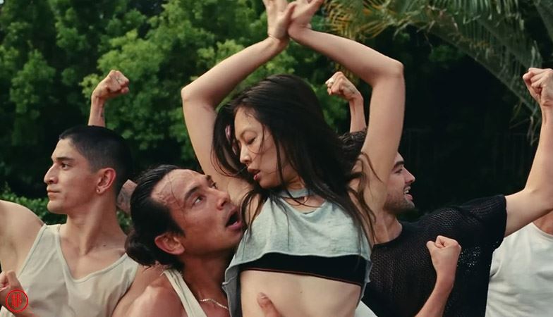 jennie新剧跳“3p舞”惹议！网狠批：看不下去！