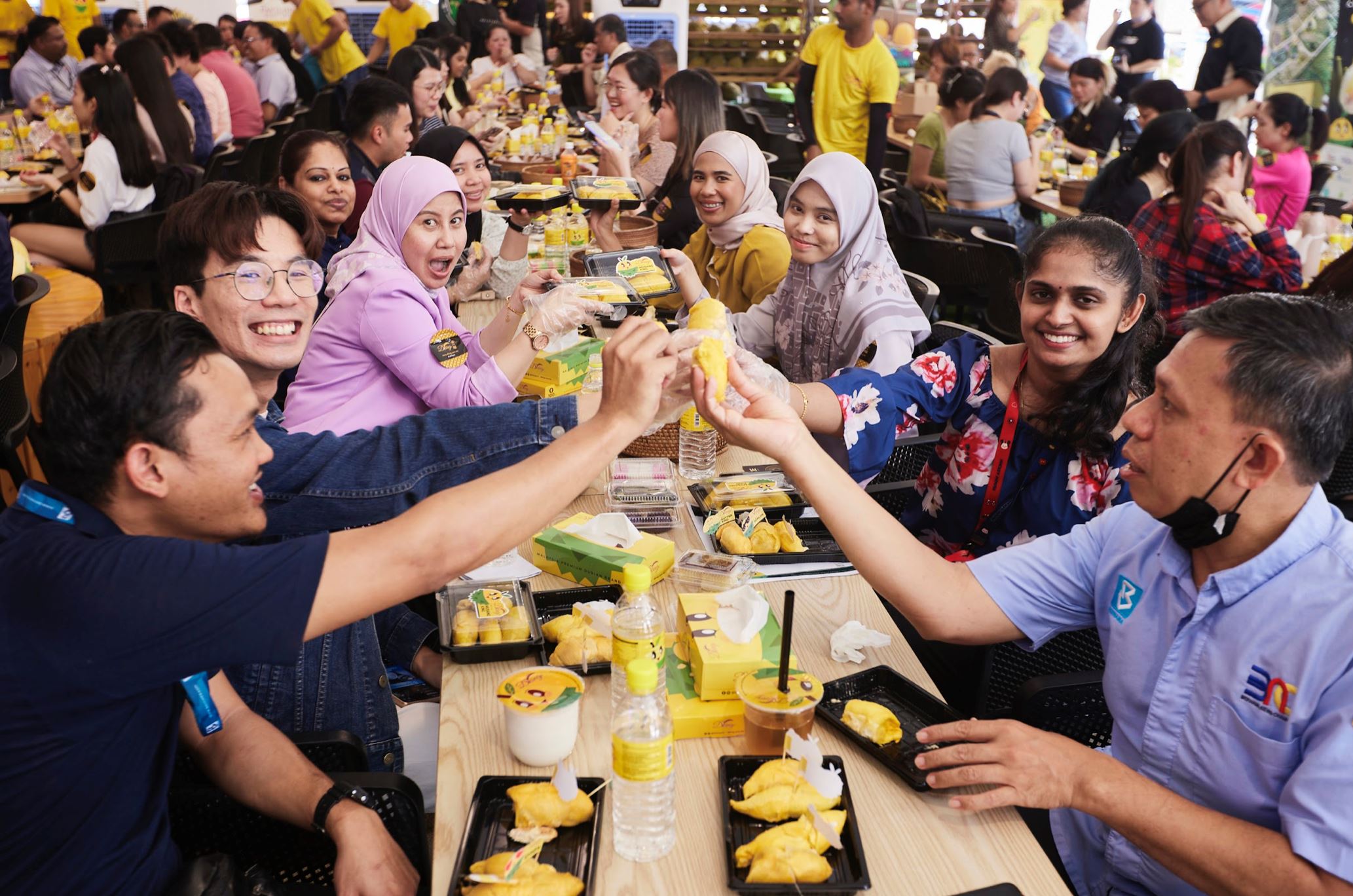 全马最大型「榴莲自助餐」7月开吃！只需rm60起！