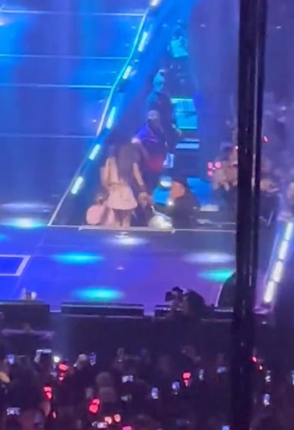 jennie巡演中途急下台！原因曝光全网粉丝揪心！