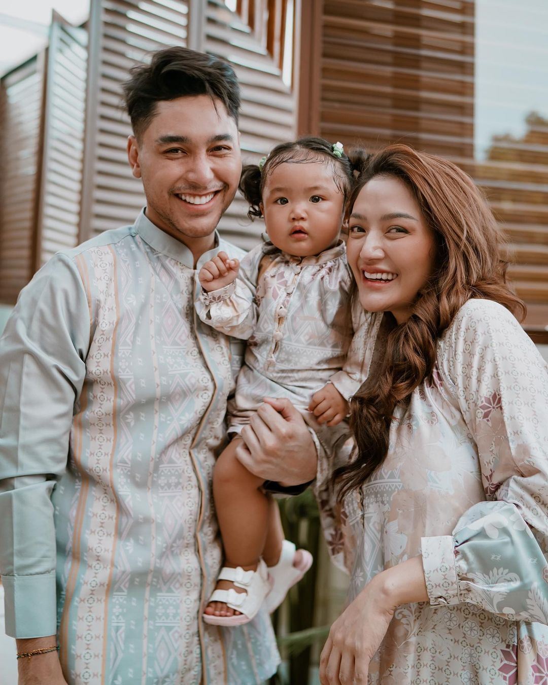 anak baru umur setahun, siti badriah dah hantar masuk sekolah