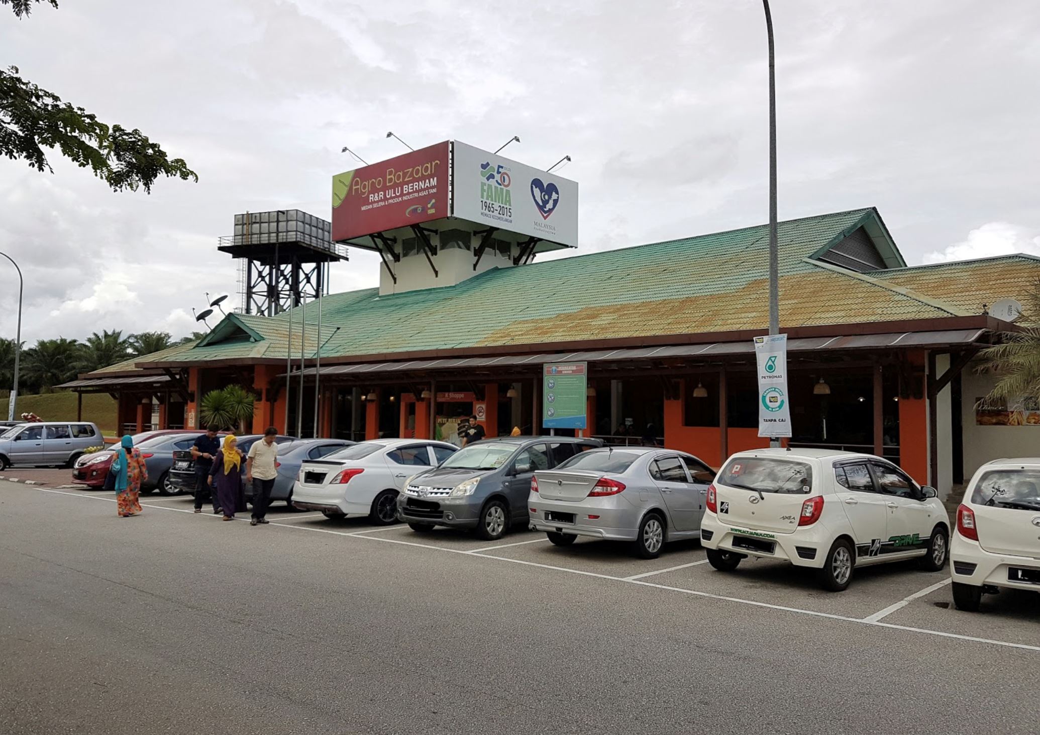 delicious pit stops: explore these 5 r&r areas along the plus highway for great eats!