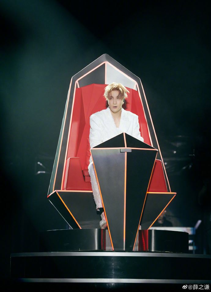 薛之谦演唱会自备红转椅？官宣担任《中国好声音》导师！