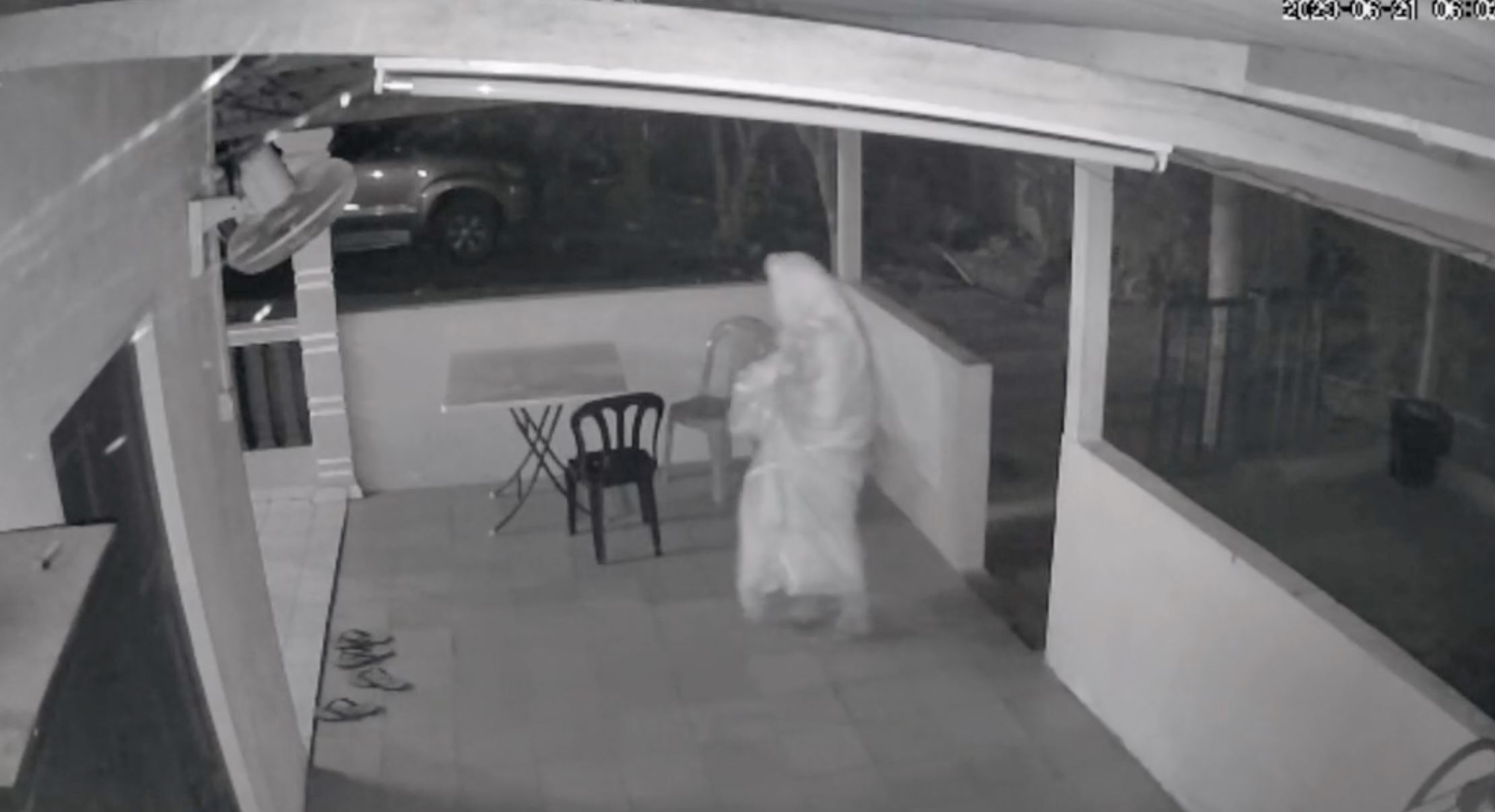 lelaki selubung selimut curi di surau dekat negeri sembilan kini diburu polis