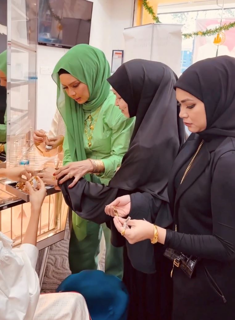 che ta borong barang kemas macam beli ikan, “nasib baik bawa duit ‘selori’,”